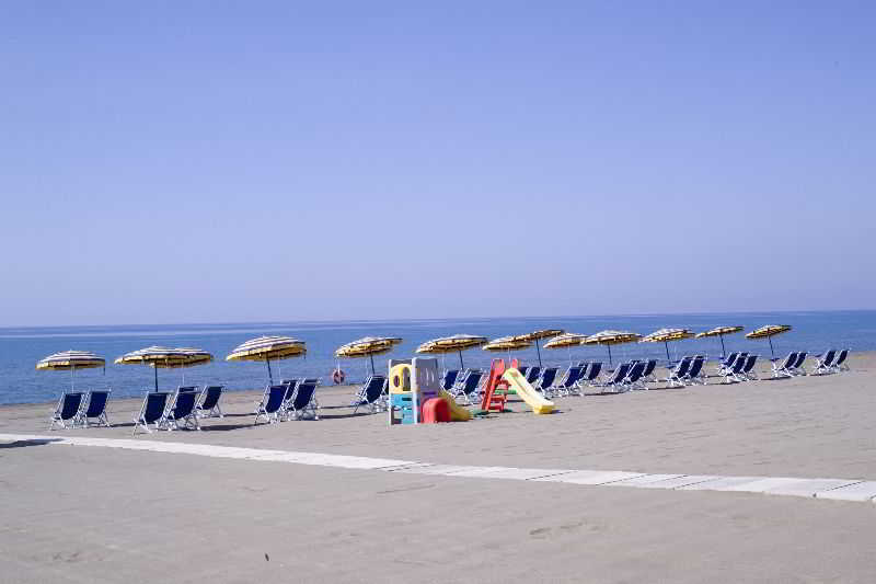 Giulivo Hotel&Village Baia Domizia Esterno foto