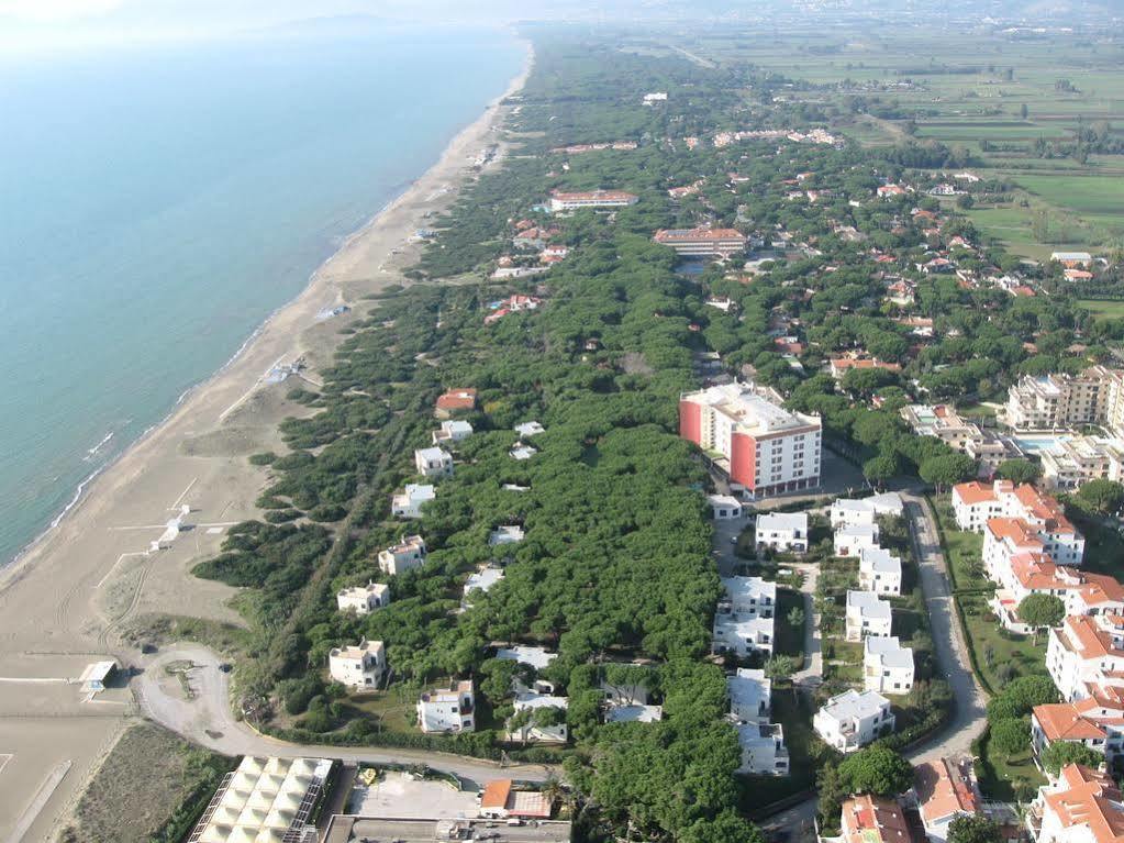 Giulivo Hotel&Village Baia Domizia Esterno foto