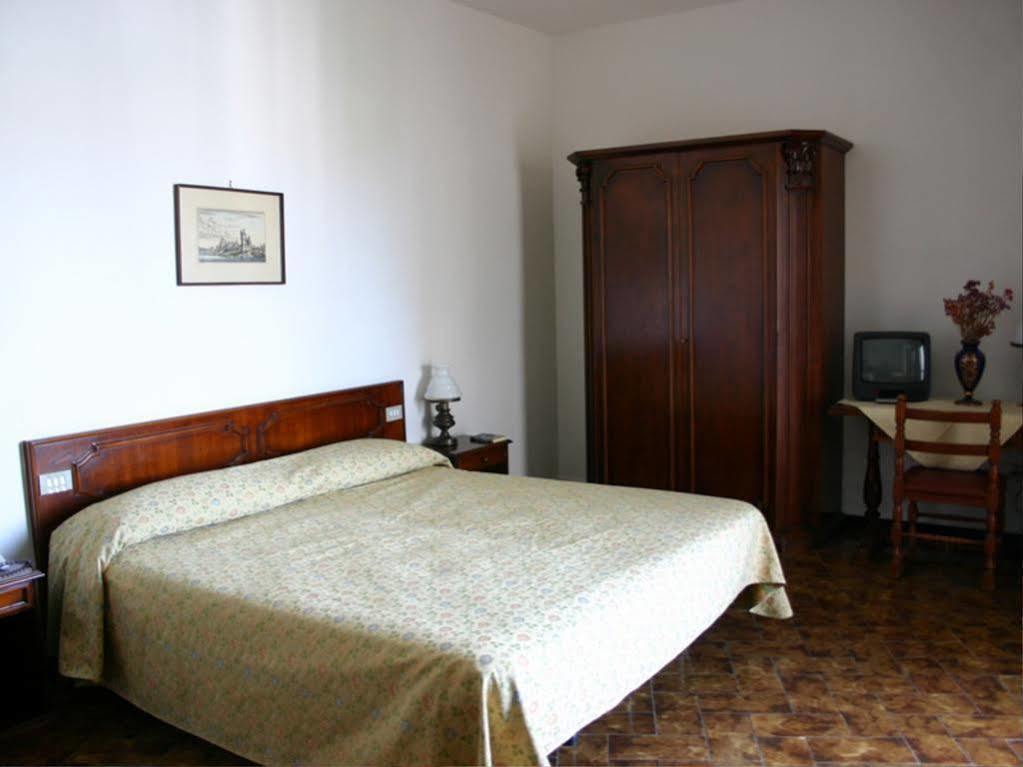 Giulivo Hotel&Village Baia Domizia Esterno foto